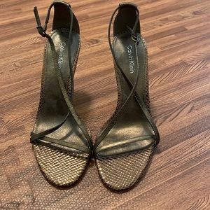 BNWT Calvin Klein pewter heels size 6